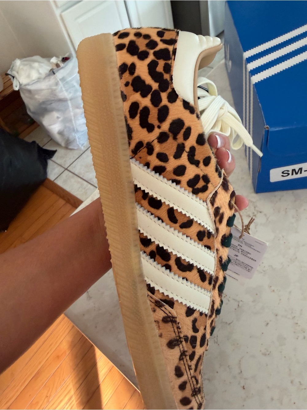adidas Samba OG Women's Leopard Print Sneakers in Tan and White size 10 new - Picture 5 of 6